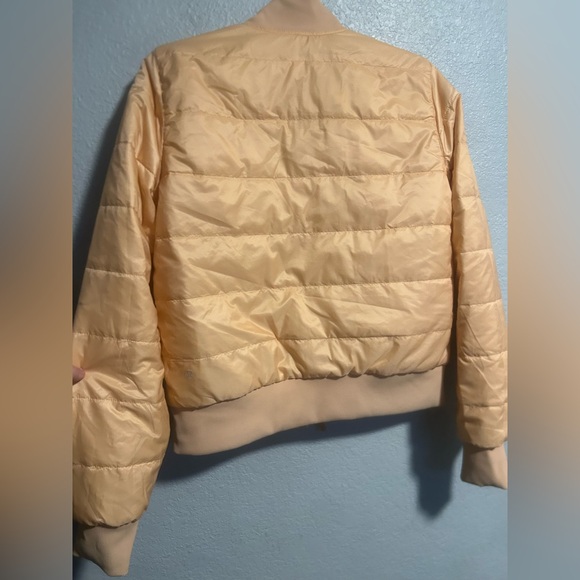 Lululemon peach colored reversible non stop bomber jacket - Picture 8 of 9